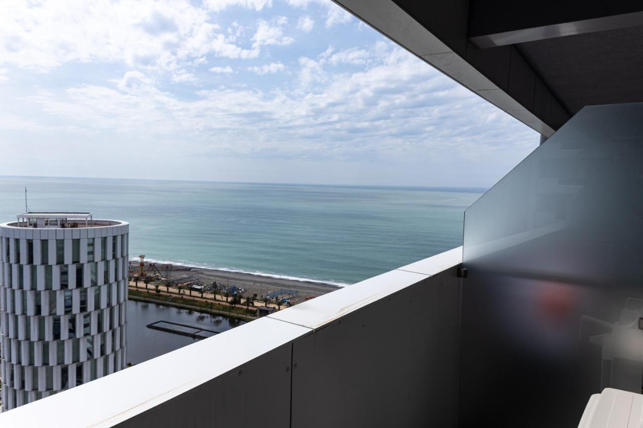 Sea Breeze In Batumi Apartment Exterior photo